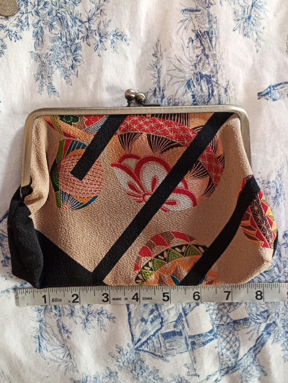 Vintage Beige/ Black Oriental Floral Pattern Kiss-Lock Coin Purse